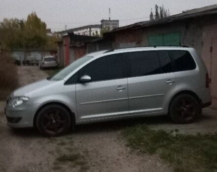 Серый Фольксваген Туран, объемом двигателя 1.4 л и пробегом 300 тыс. км за 7500 $, фото 2 на Automoto.ua