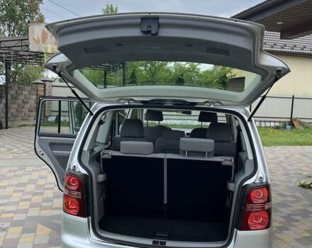 Сірий Фольксваген Туран, об'ємом двигуна 1.39 л та пробігом 204 тис. км за 7100 $, фото 7 на Automoto.ua