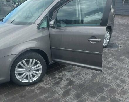 Серый Фольксваген Туран, объемом двигателя 1.97 л и пробегом 260 тыс. км за 8500 $, фото 1 на Automoto.ua