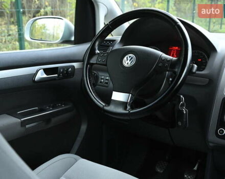 Сірий Фольксваген Туран, об'ємом двигуна 2 л та пробігом 190 тис. км за 9500 $, фото 45 на Automoto.ua