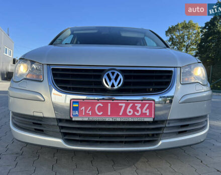 Серый Фольксваген Туран, объемом двигателя 1.4 л и пробегом 235 тыс. км за 7450 $, фото 1 на Automoto.ua