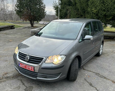 Серый Фольксваген Туран, объемом двигателя 1.6 л и пробегом 225 тыс. км за 8199 $, фото 2 на Automoto.ua
