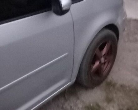 Серый Фольксваген Туран, объемом двигателя 1.4 л и пробегом 300 тыс. км за 7500 $, фото 4 на Automoto.ua