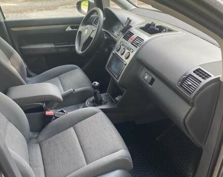 Серый Фольксваген Туран, объемом двигателя 1.6 л и пробегом 211 тыс. км за 9150 $, фото 21 на Automoto.ua