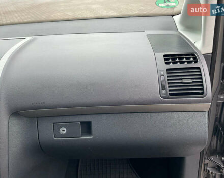 Серый Фольксваген Туран, объемом двигателя 1.6 л и пробегом 196 тыс. км за 8999 $, фото 161 на Automoto.ua