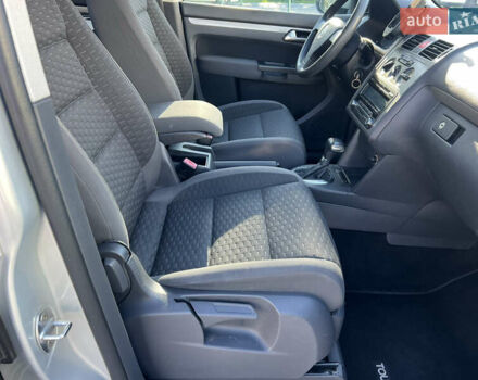 Серый Фольксваген Туран, объемом двигателя 1.4 л и пробегом 235 тыс. км за 7450 $, фото 24 на Automoto.ua