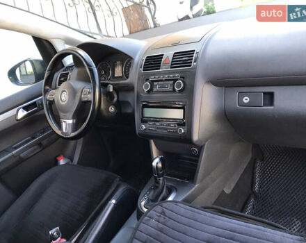 Сірий Фольксваген Туран, об'ємом двигуна 2 л та пробігом 220 тис. км за 10200 $, фото 4 на Automoto.ua