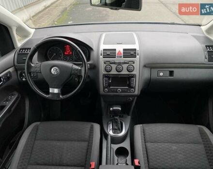 Серый Фольксваген Туран, объемом двигателя 1.4 л и пробегом 220 тыс. км за 7900 $, фото 1 на Automoto.ua