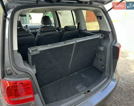 Серый Фольксваген Туран, объемом двигателя 1.97 л и пробегом 320 тыс. км за 12500 $, фото 6 на Automoto.ua