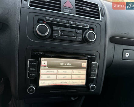 Серый Фольксваген Туран, объемом двигателя 1.4 л и пробегом 286 тыс. км за 8500 $, фото 12 на Automoto.ua