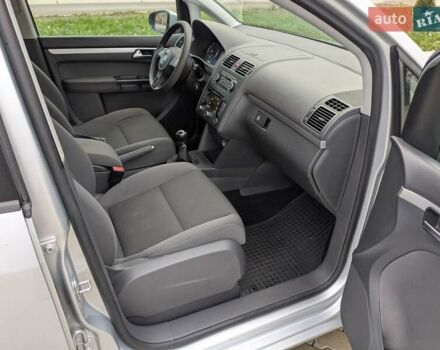 Серый Фольксваген Туран, объемом двигателя 1.4 л и пробегом 274 тыс. км за 7500 $, фото 32 на Automoto.ua