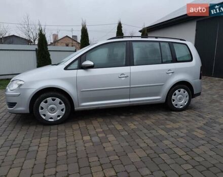 Серый Фольксваген Туран, объемом двигателя 1.4 л и пробегом 270 тыс. км за 6500 $, фото 1 на Automoto.ua