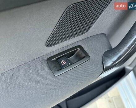 Серый Фольксваген Туран, объемом двигателя 1.4 л и пробегом 167 тыс. км за 9999 $, фото 70 на Automoto.ua