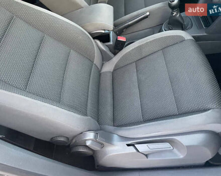 Сірий Фольксваген Туран, об'ємом двигуна 1.6 л та пробігом 230 тис. км за 11500 $, фото 10 на Automoto.ua