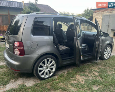 Серый Фольксваген Туран, объемом двигателя 1.97 л и пробегом 296 тыс. км за 10500 $, фото 4 на Automoto.ua