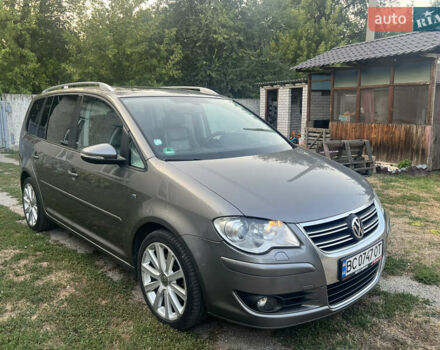 Серый Фольксваген Туран, объемом двигателя 1.97 л и пробегом 296 тыс. км за 10500 $, фото 2 на Automoto.ua