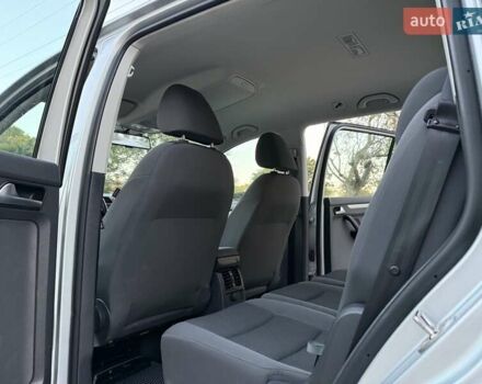 Серый Фольксваген Туран, объемом двигателя 1.4 л и пробегом 167 тыс. км за 9999 $, фото 66 на Automoto.ua