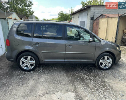 Серый Фольксваген Туран, объемом двигателя 1.97 л и пробегом 320 тыс. км за 12500 $, фото 2 на Automoto.ua