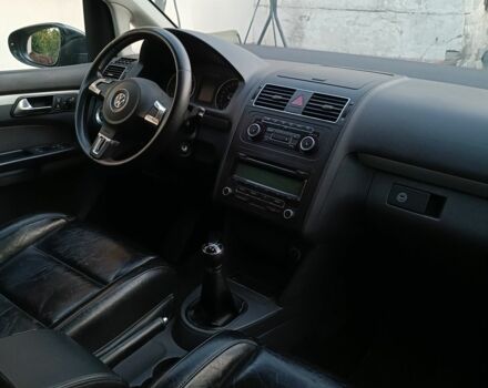 Сірий Фольксваген Туран, об'ємом двигуна 2 л та пробігом 325 тис. км за 9000 $, фото 12 на Automoto.ua