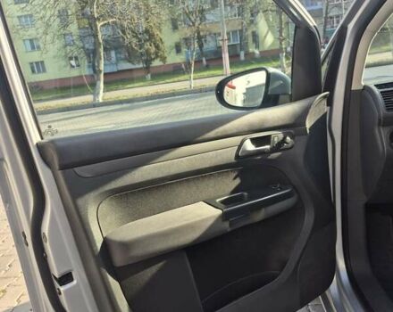 Серый Фольксваген Туран, объемом двигателя 1.9 л и пробегом 238 тыс. км за 9200 $, фото 10 на Automoto.ua