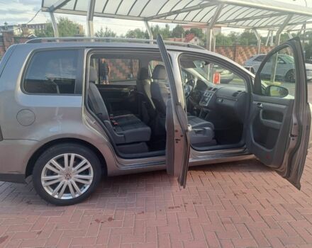 Серый Фольксваген Туран, объемом двигателя 1.4 л и пробегом 216 тыс. км за 4300 $, фото 18 на Automoto.ua