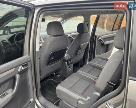 Сірий Фольксваген Туран, об'ємом двигуна 1.4 л та пробігом 135 тис. км за 6900 $, фото 11 на Automoto.ua