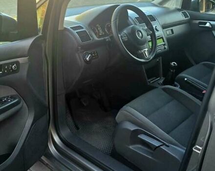 Серый Фольксваген Туран, объемом двигателя 1.6 л и пробегом 284 тыс. км за 9600 $, фото 10 на Automoto.ua