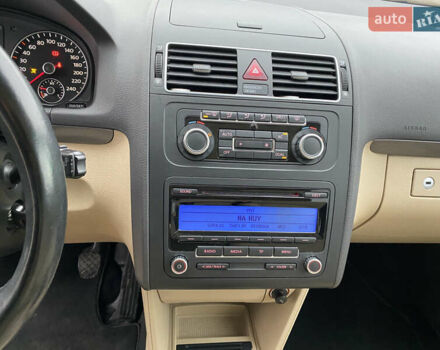 Серый Фольксваген Туран, объемом двигателя 1.39 л и пробегом 168 тыс. км за 9500 $, фото 63 на Automoto.ua