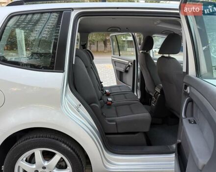 Серый Фольксваген Туран, объемом двигателя 1.4 л и пробегом 167 тыс. км за 9999 $, фото 59 на Automoto.ua