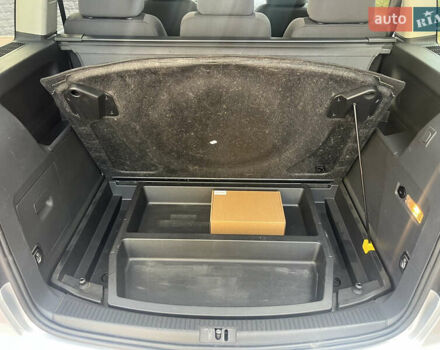 Серый Фольксваген Туран, объемом двигателя 1.4 л и пробегом 179 тыс. км за 8500 $, фото 43 на Automoto.ua