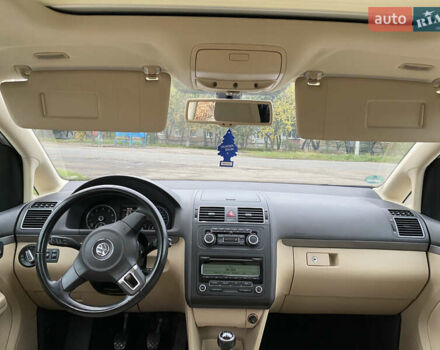 Серый Фольксваген Туран, объемом двигателя 1.39 л и пробегом 168 тыс. км за 9500 $, фото 54 на Automoto.ua