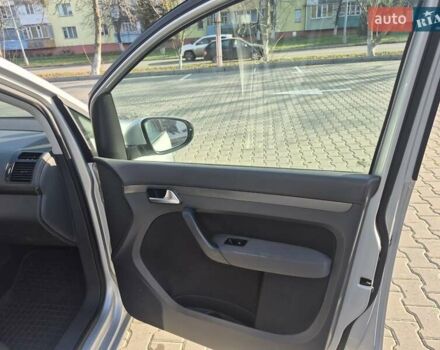 Серый Фольксваген Туран, объемом двигателя 1.9 л и пробегом 238 тыс. км за 9200 $, фото 17 на Automoto.ua