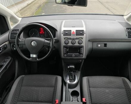 Серый Фольксваген Туран, объемом двигателя 1.4 л и пробегом 221 тыс. км за 7900 $, фото 1 на Automoto.ua