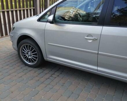 Серый Фольксваген Туран, объемом двигателя 1.97 л и пробегом 185 тыс. км за 9200 $, фото 1 на Automoto.ua