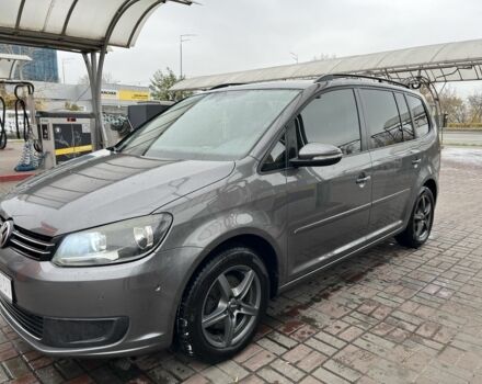 Серый Фольксваген Туран, объемом двигателя 1.6 л и пробегом 259 тыс. км за 9800 $, фото 1 на Automoto.ua