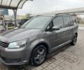 Серый Фольксваген Туран, объемом двигателя 1.6 л и пробегом 259 тыс. км за 9800 $, фото 1 на Automoto.ua