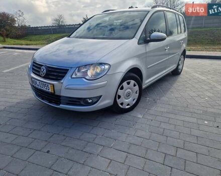 Серый Фольксваген Туран, объемом двигателя 1.4 л и пробегом 196 тыс. км за 6400 $, фото 1 на Automoto.ua