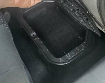 Серый Фольксваген Туран, объемом двигателя 1.6 л и пробегом 284 тыс. км за 9600 $, фото 28 на Automoto.ua