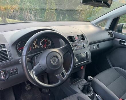 Сірий Фольксваген Туран, об'ємом двигуна 1.6 л та пробігом 230 тис. км за 11500 $, фото 4 на Automoto.ua