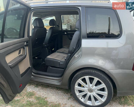 Серый Фольксваген Туран, объемом двигателя 1.97 л и пробегом 296 тыс. км за 10500 $, фото 23 на Automoto.ua