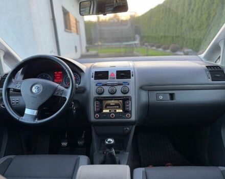 Сірий Фольксваген Туран, об'ємом двигуна 2 л та пробігом 226 тис. км за 4800 $, фото 20 на Automoto.ua