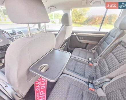 Серый Фольксваген Туран, объемом двигателя 1.4 л и пробегом 196 тыс. км за 6400 $, фото 23 на Automoto.ua