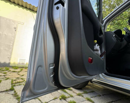 Сірий Фольксваген Туран, об'ємом двигуна 1.4 л та пробігом 238 тис. км за 7200 $, фото 5 на Automoto.ua