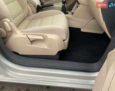 Серый Фольксваген Туран, объемом двигателя 1.39 л и пробегом 168 тыс. км за 9500 $, фото 39 на Automoto.ua