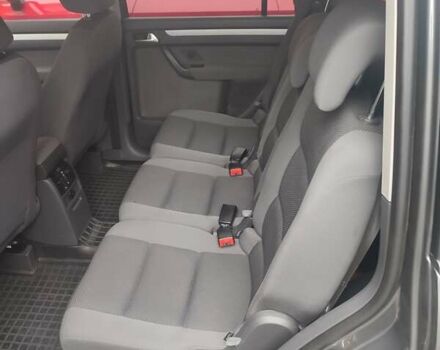 Сірий Фольксваген Туран, об'ємом двигуна 1.6 л та пробігом 247 тис. км за 9800 $, фото 7 на Automoto.ua