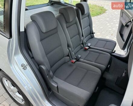 Серый Фольксваген Туран, объемом двигателя 1.4 л и пробегом 167 тыс. км за 9999 $, фото 61 на Automoto.ua