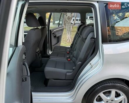 Серый Фольксваген Туран, объемом двигателя 1.4 л и пробегом 167 тыс. км за 9999 $, фото 69 на Automoto.ua