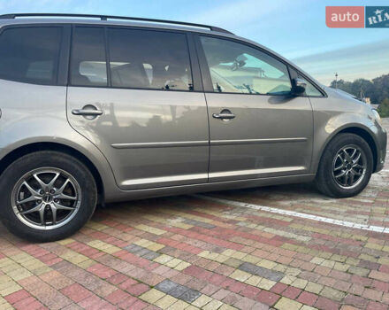 Сірий Фольксваген Туран, об'ємом двигуна 1.6 л та пробігом 230 тис. км за 11500 $, фото 3 на Automoto.ua