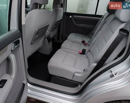 Серый Фольксваген Туран, объемом двигателя 1.4 л и пробегом 270 тыс. км за 6500 $, фото 9 на Automoto.ua