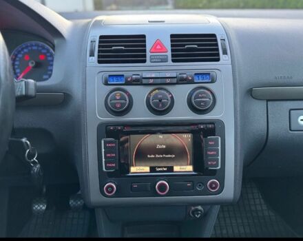 Сірий Фольксваген Туран, об'ємом двигуна 2 л та пробігом 226 тис. км за 4800 $, фото 23 на Automoto.ua